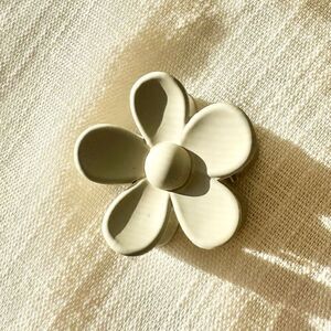 Gray cute flower hair clip